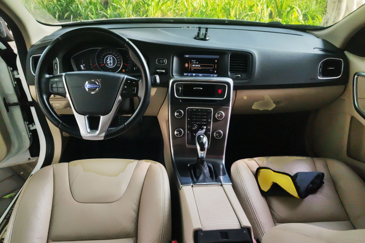 沃尔沃V60 2014款 T5 智逸版中控内饰12