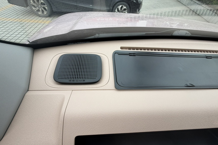 吉利银河 2023款 熊猫mini 200km 耐力熊中控内饰7004