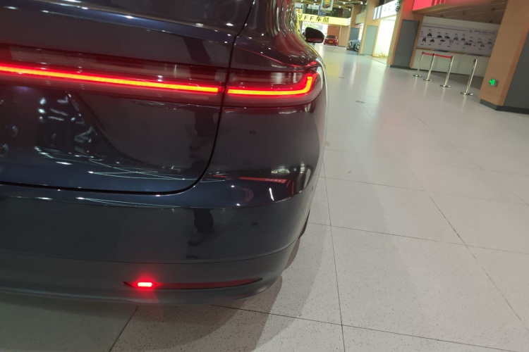 蔚来ET7 2022款 100kWh 首发版车身外观9