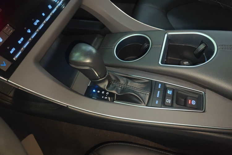 丰田 亚洲龙 2019款 双擎 2.5L XLE尊贵版 国VI局部细节18