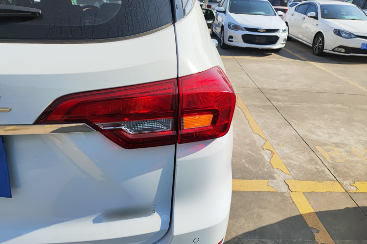 哈弗M6 2019款 1.5T 手动两驱精英型 国VI车身外观9