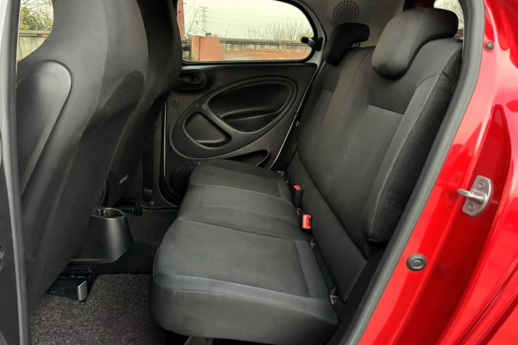 smart forfour 2016款 1.0L 52千瓦灵动版中控内饰7002