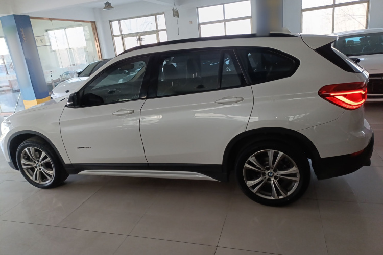 宝马X1 2018款 sDrive18Li 尊享型车身外观4