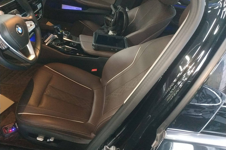 宝马5系 2023款 530Li 领先型 豪华套装局部细节19