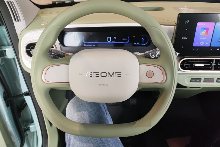 吉利银河 熊猫 2025款 210km 元气熊中控内饰13