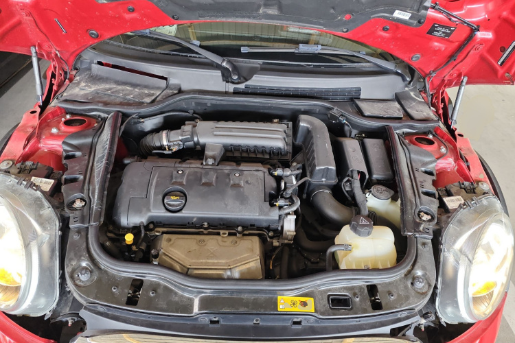 MINI 2011款 1.6L ONE机舱底盘24