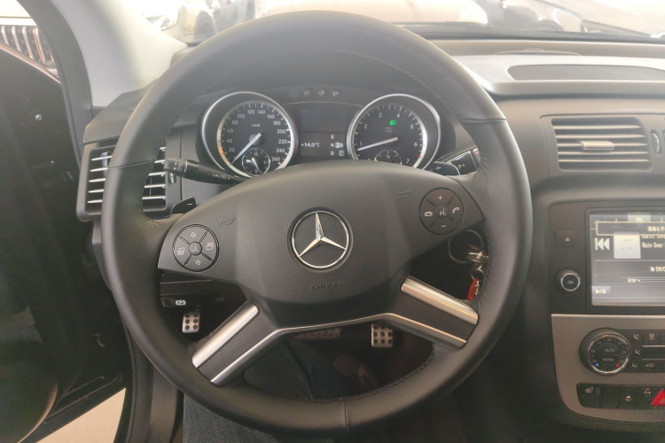 奔驰R级 2014款 R 320 4MATIC 商务型中控内饰13
