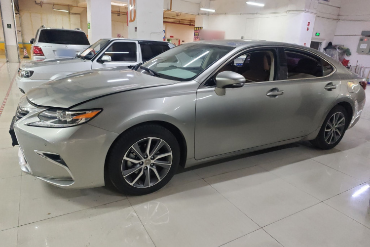 雷克萨斯ES 2015款 300h 舒适版车身外观4