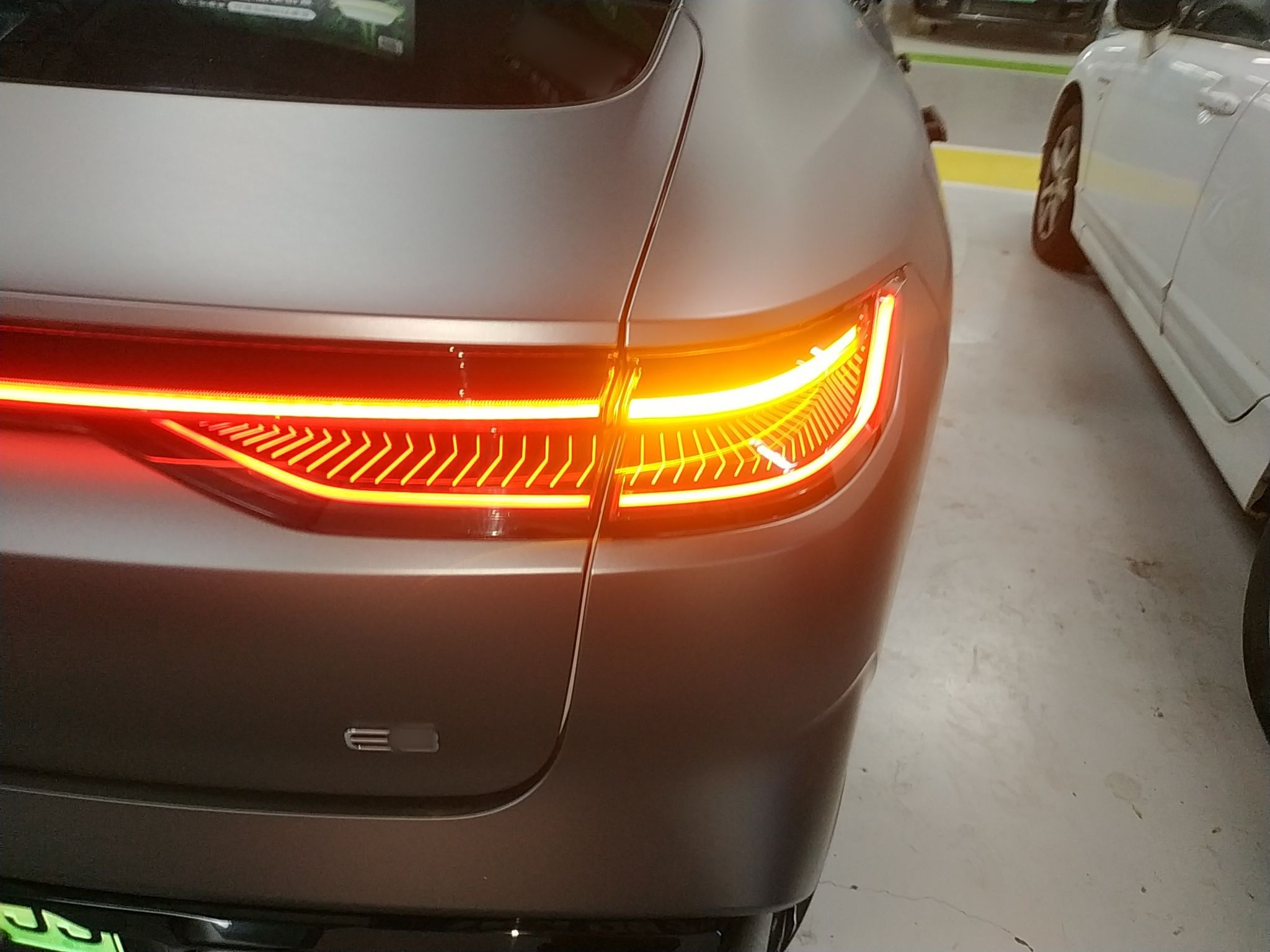 吉利银河 银河E8 2024款 665km 后驱星舰 远航版