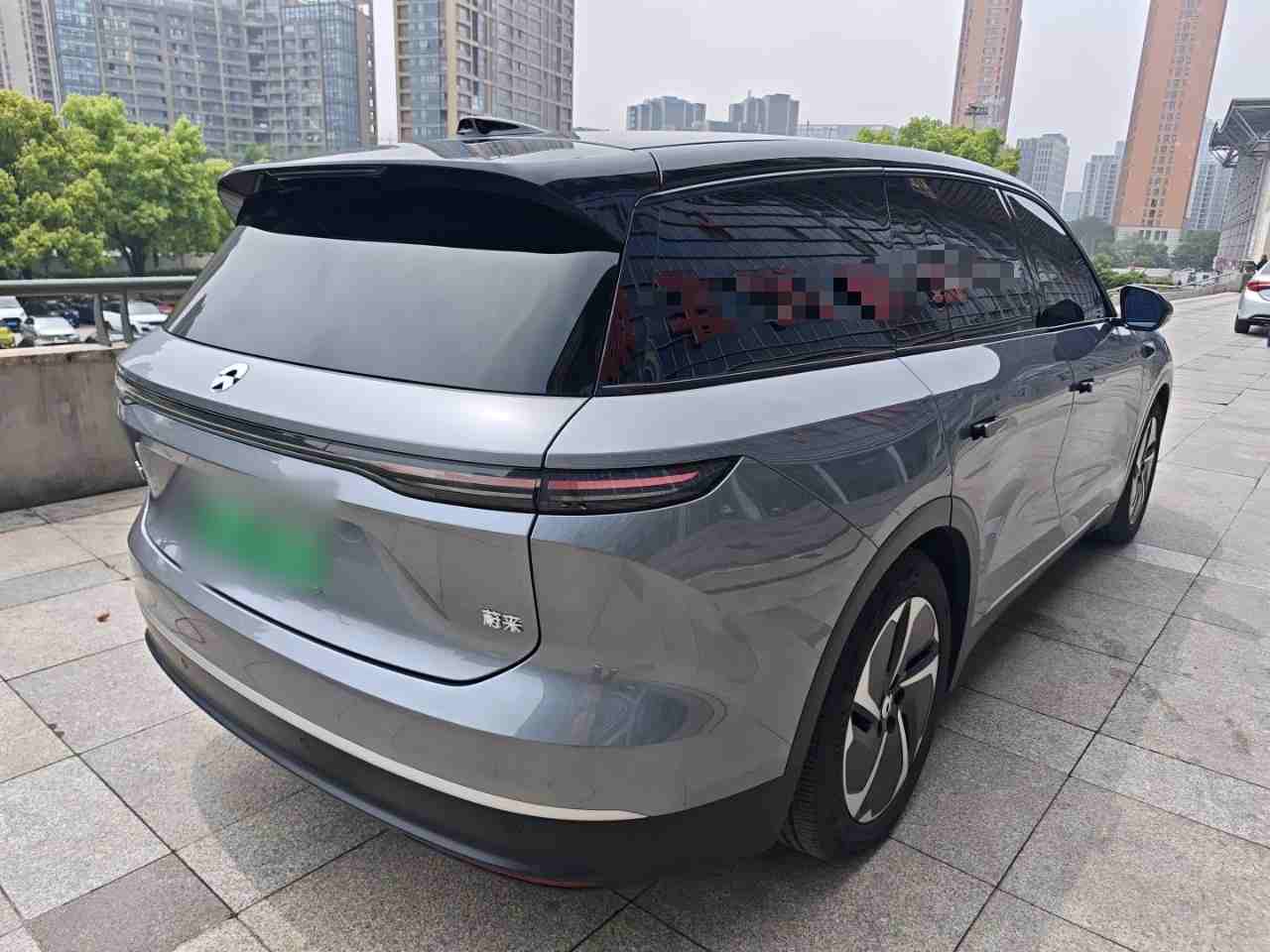 车辆右后45度外观展示