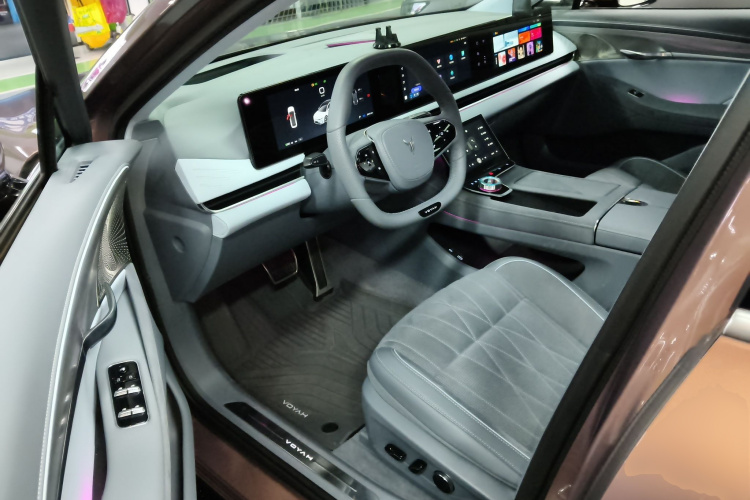 岚图汽车 岚图追光 2023款 四驱标准版中控内饰20