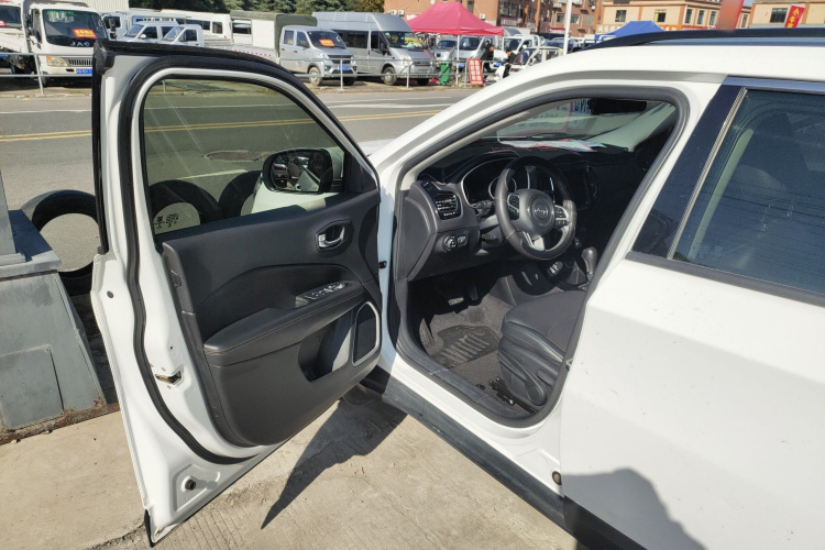 Jeep 指南者 2019款 220T 自动家享版中控内饰7003