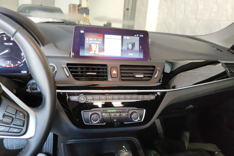 宝马1系 2019款 118i 时尚型中控内饰12