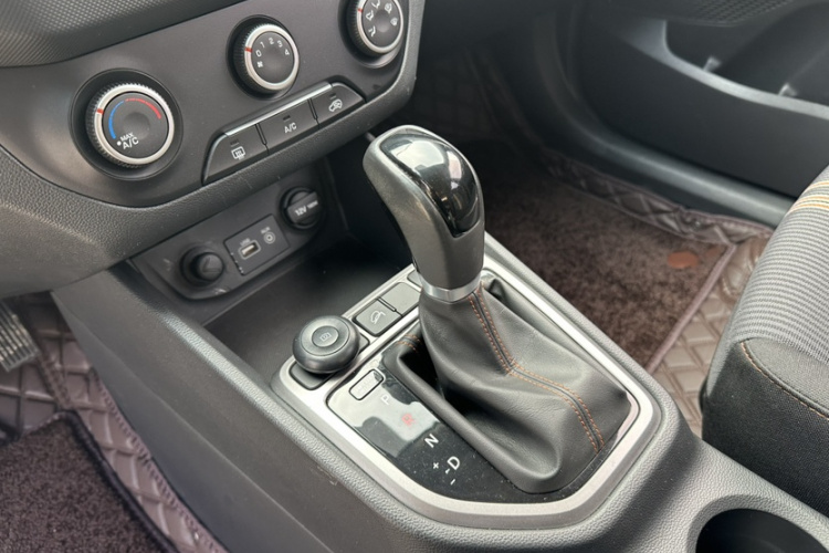 北京现代ix25 2016款 1.6T 双离合两驱智能型GLS局部细节18