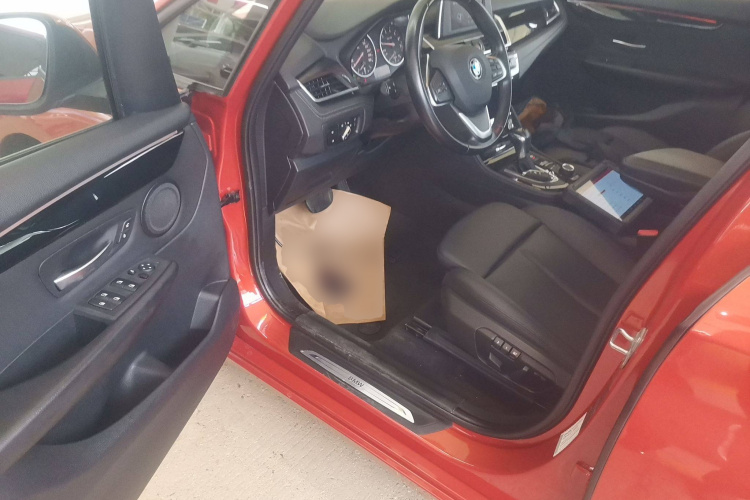 宝马2系旅行车 2016款 218i 运动设计套装中控内饰20