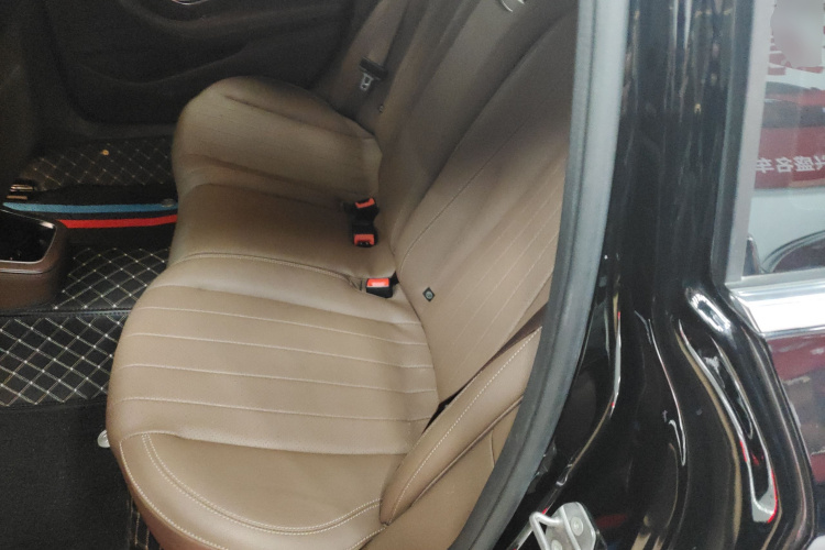 奔驰E级新能源 2023款 E 350 e L 插电式混合动力轿车中控内饰21