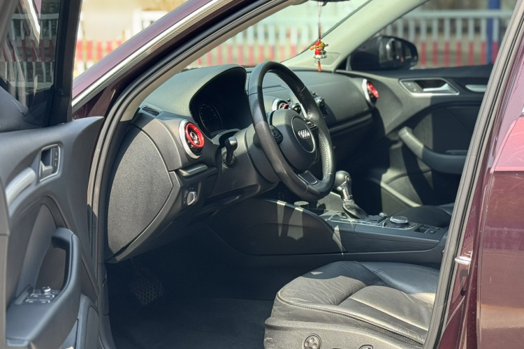 奥迪A3 2016款 Sportback 35 TFSI 风尚型中控内饰7003