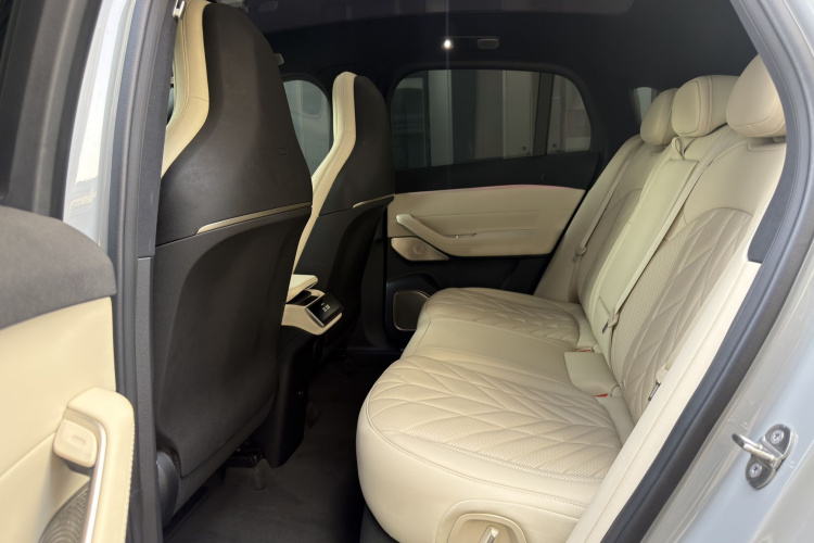 蔚来EC6 2025款 75kWh中控内饰7003