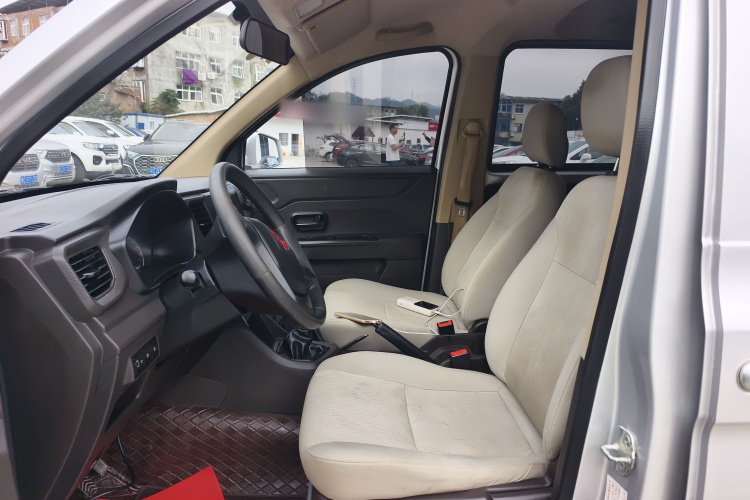 五菱汽车 五菱宏光V 2022款 1.5L劲享版电动助力LAR中控内饰19