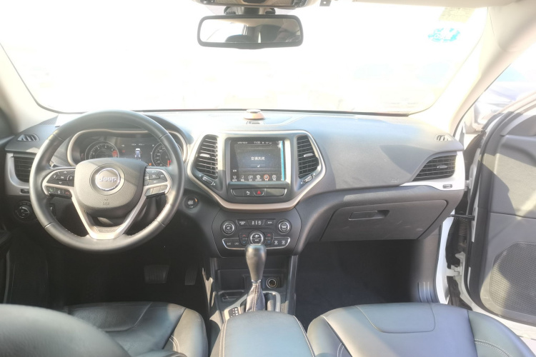 Jeep 自由光 2017款 2.0L 优越版中控内饰12