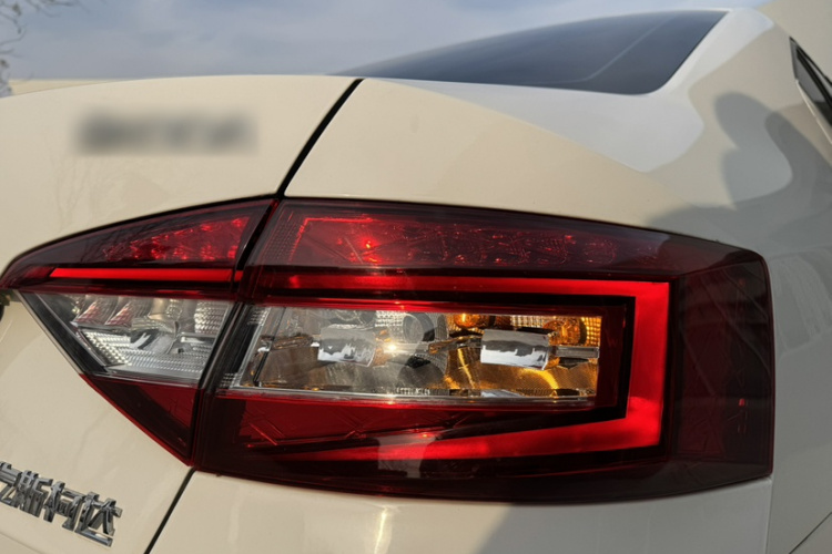 斯柯达 明锐 2018款 1.6L 自动豪华版车身外观6006