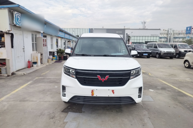 五菱汽车 五菱征程 2021款 1.5T 手动豪华型车身外观2