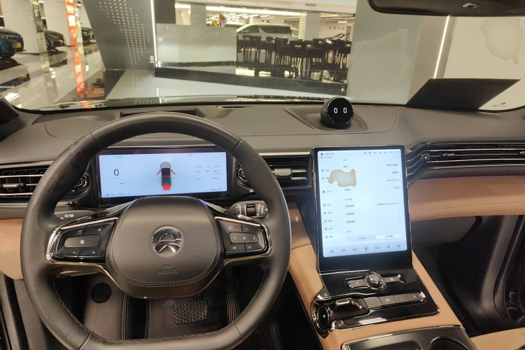 蔚来ES8 2022款 75kWh 六座版中控内饰7002