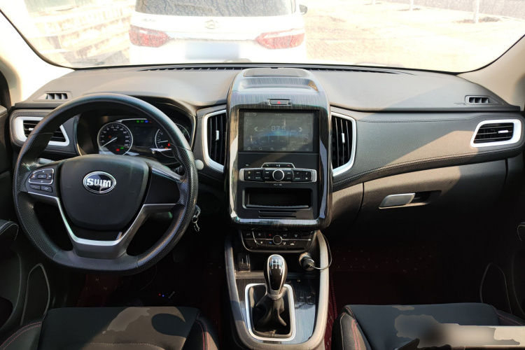SWM斯威汽车 SWM斯威X7 2020款 2.0L 手动冠军版 7座中控内饰12