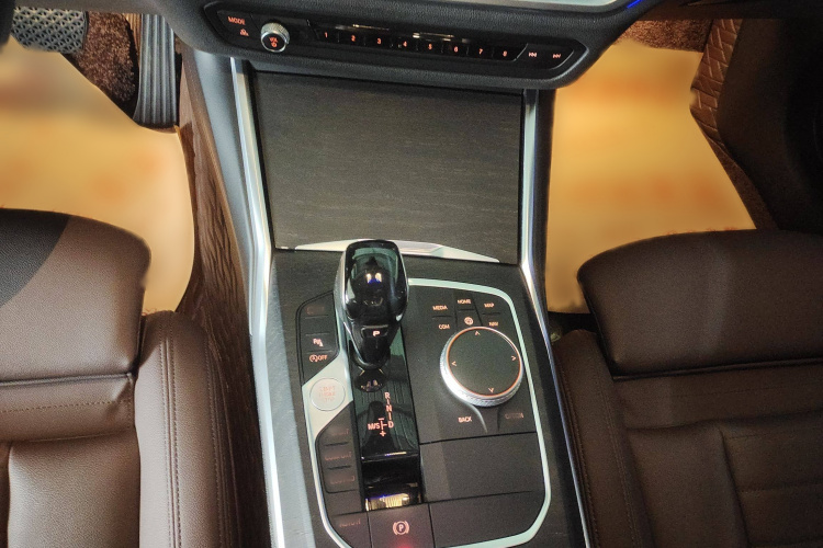 宝马3系 2020款 325i M运动套装局部细节9003