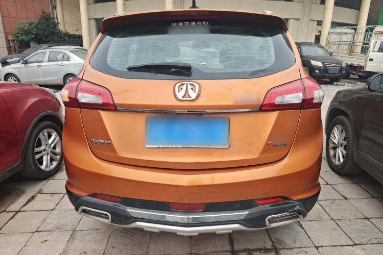 北汽威旺S50 2016款 1.5T CVT欢动尊贵型车身外观6