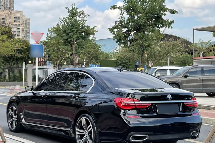 宝马7系 2018款 740Li 领先型 M运动套装车身外观6003