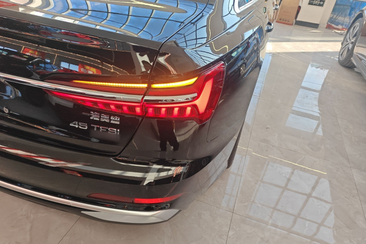 奥迪A6L 2026款 45 TFSI quattro 臻选动感型车身外观9
