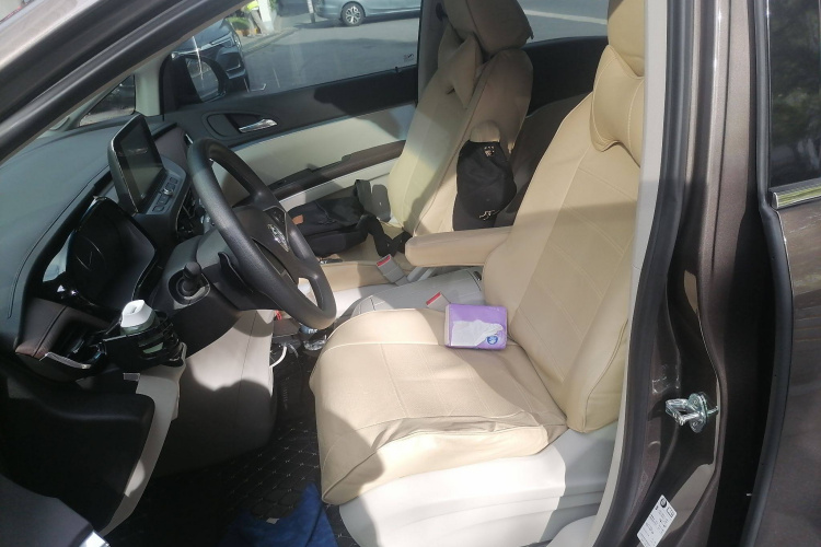 别克GL8 2023款 陆上公务舱 舒适型中控内饰19