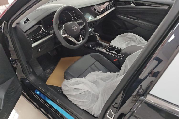 大众 帕萨特 2025款 出众款 330TSI 星空精英版中控内饰7002