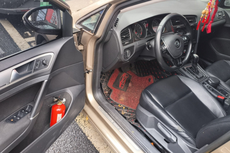 大众 高尔夫 2019款 200TSI DSG舒适进取版 国VI中控内饰7003