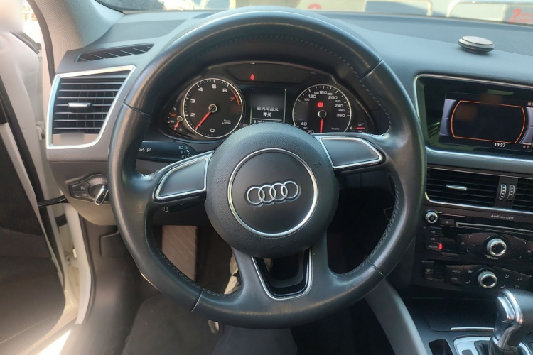 奥迪Q5 2017款 Plus 40 TFSI 进取型局部细节13