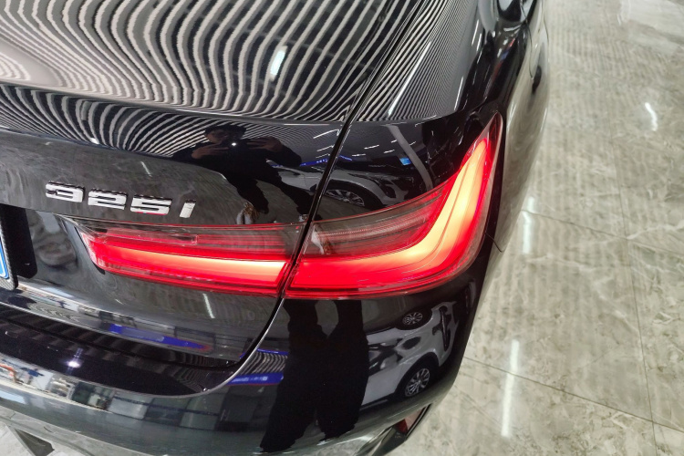 宝马3系 2023款 325i M运动套装车身外观6001