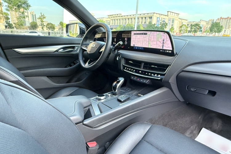 凯迪拉克CT5 2024款 28T 豪华型Pro中控内饰7014