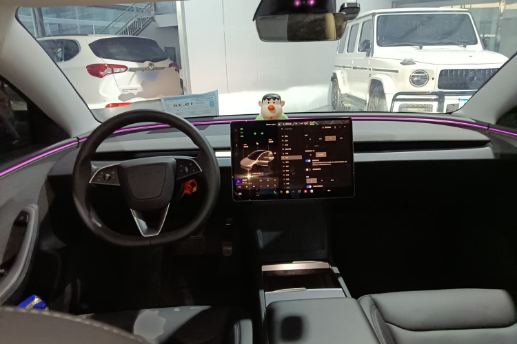 特斯拉 Model 3 2025款 后轮驱动版中控内饰12