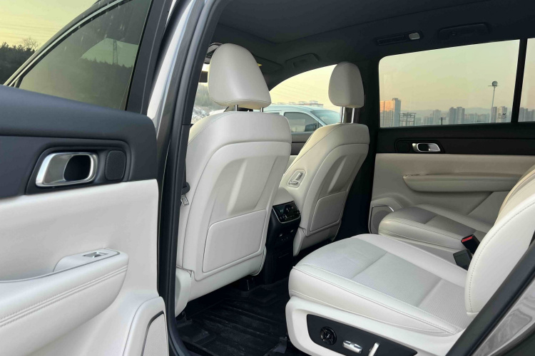 理想汽车 理想ONE 2021款 增程6座版中控内饰7003