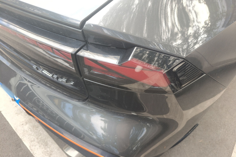 长安UNI-V 2023款 1.5T 运动版车身外观6006