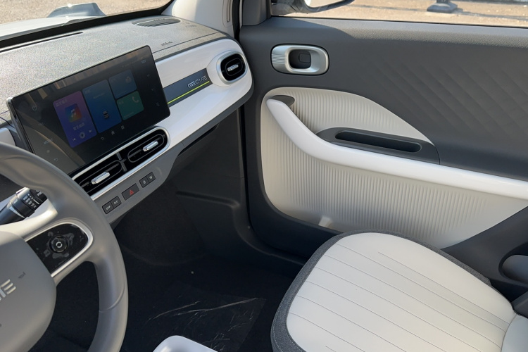 吉利银河 2025款 210km 熊猫卡丁中控内饰7005