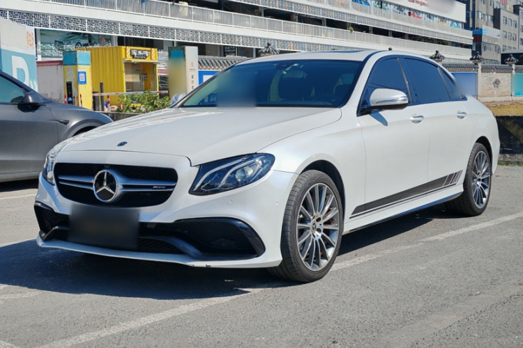 奔驰E级 2019款 E 200 L 运动型车身外观1