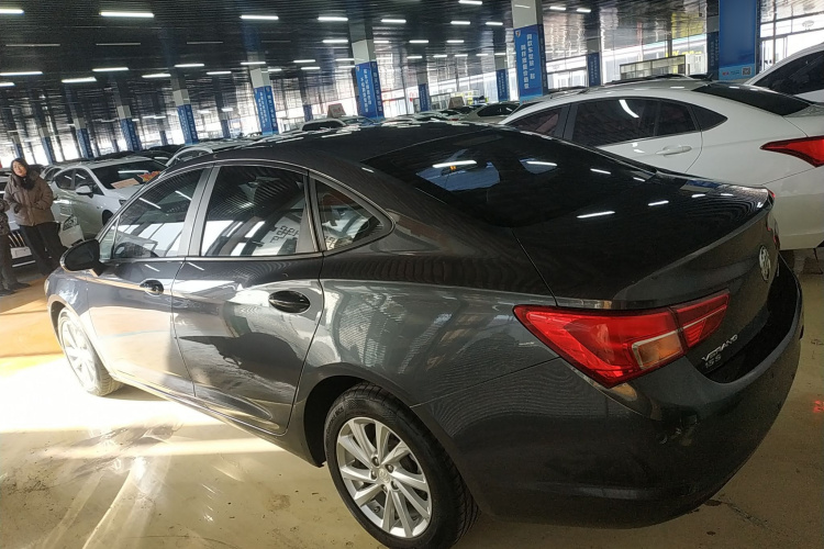 别克 威朗 2015款 三厢 15S 手动进取型车身外观4