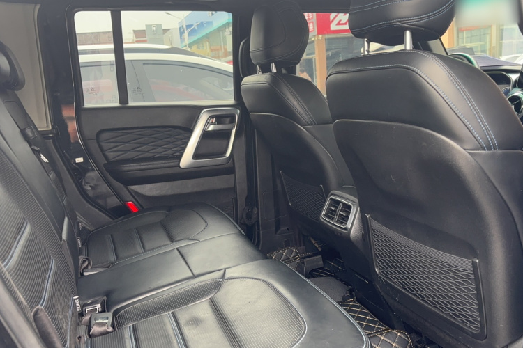 北京BJ40 2018款 PLUS 2.3T 自动四驱尊享版 国V局部细节9004