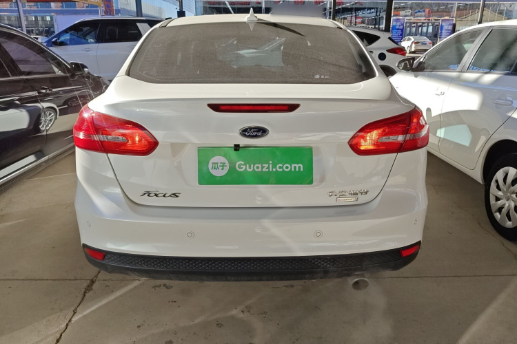 福特 福克斯 2015款 三厢 EcoBoost 180 自动精英型车身外观6