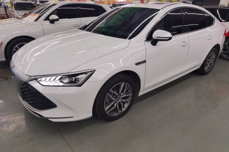 比亚迪 秦PLUS 2023款 冠军版 DM-i 120KM领先型车身外观4