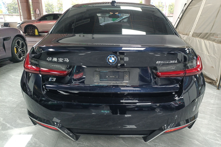 宝马i3 2022款 eDrive 35 L车身外观6