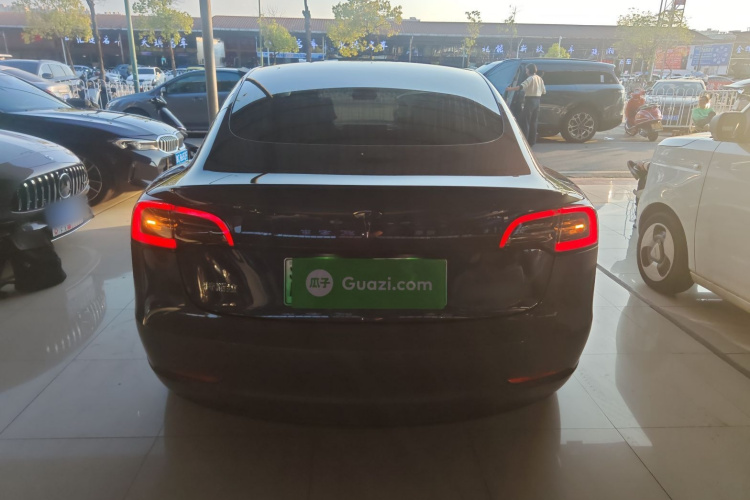 特斯拉 Model 3 2020款 改款 长续航后轮驱动版车身外观6