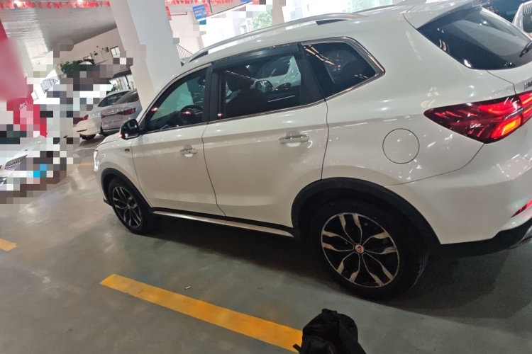 荣威RX5 2016款 30T 四驱自动互联网智尊版车身外观6003